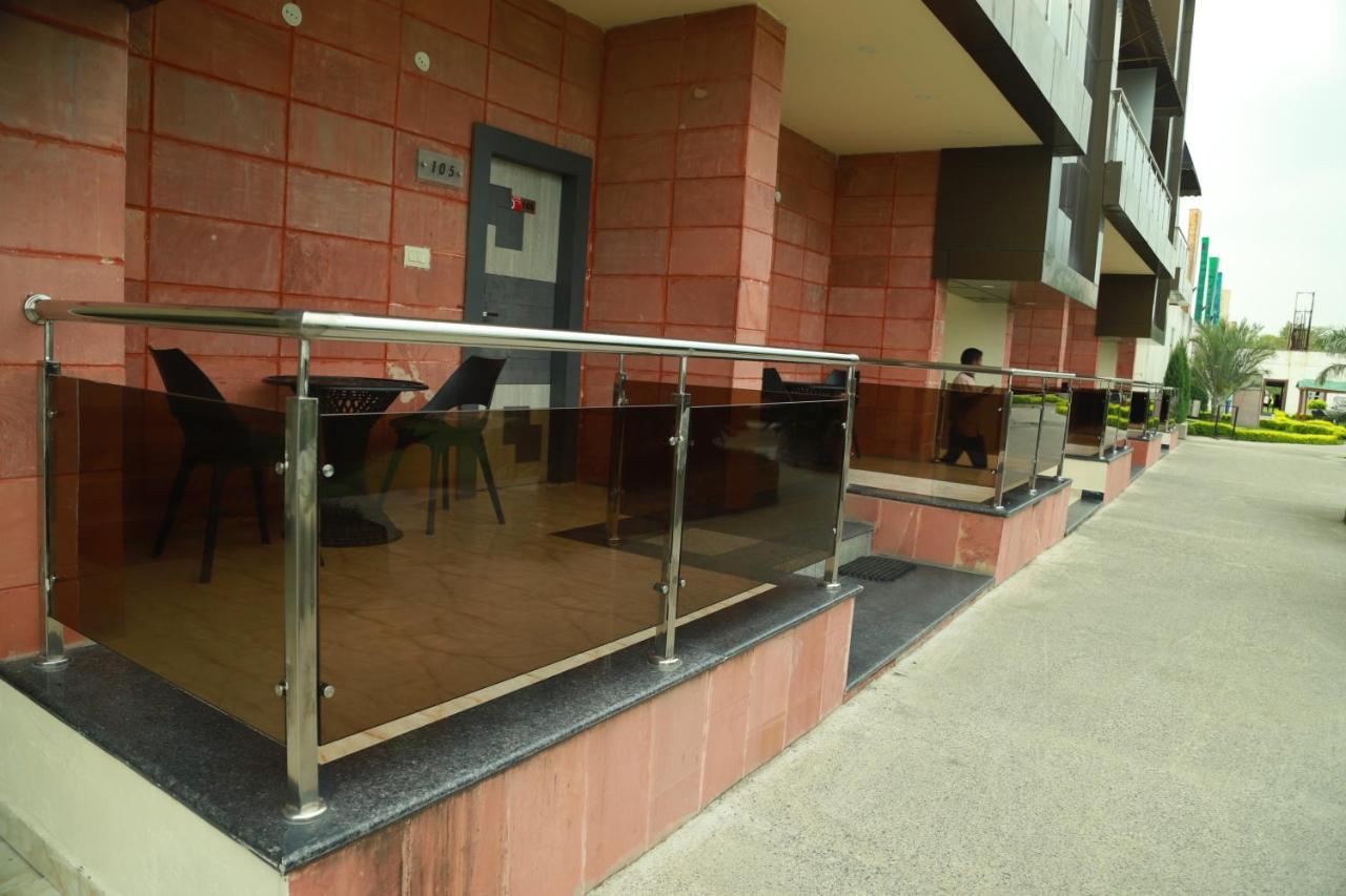 Hotel Sukhdeo Palace Gaja Zewnętrze zdjęcie