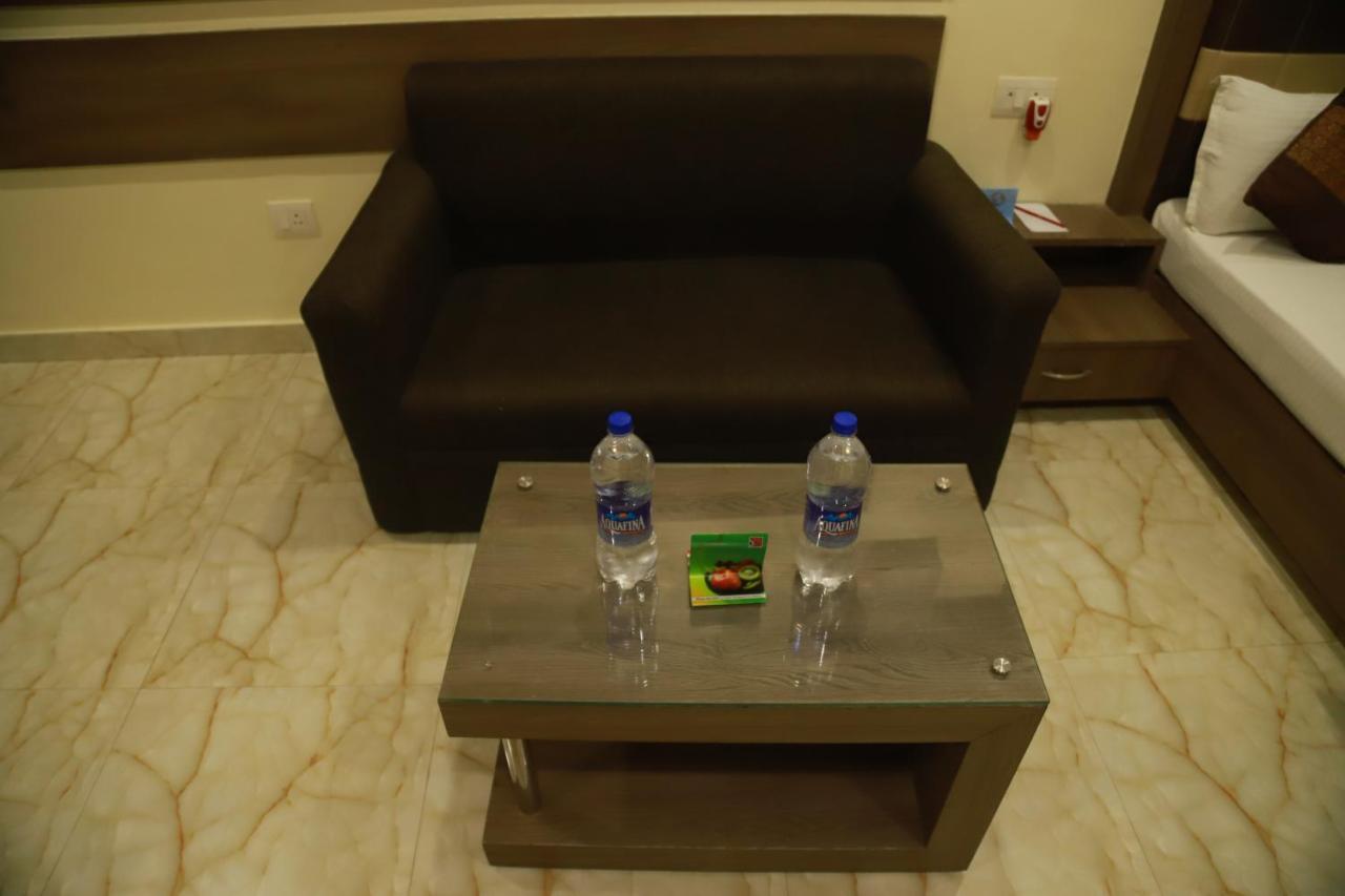 Hotel Sukhdeo Palace Gaja Zewnętrze zdjęcie